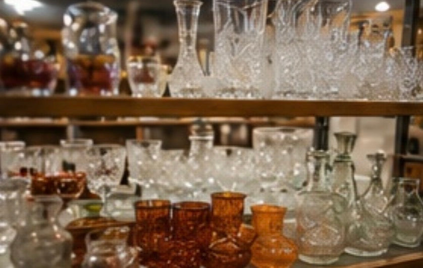 Winkel van Er Was Eens aan het Marktplein 9 in Almelo, waar bruikbare inboedel een tweede leven krijgt